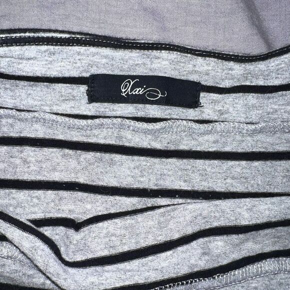 3 FOR $15 🙌🏼 Forever 21 size Small Gray mini skirt w/ black lines stretch sexy - Picture 3 of 4